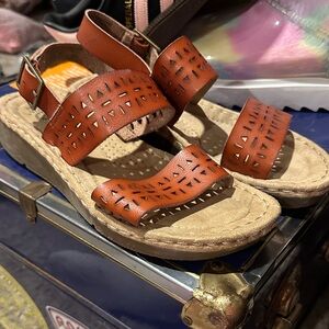 Earth Spirit Tan and Brown Leather Strap Sandals
